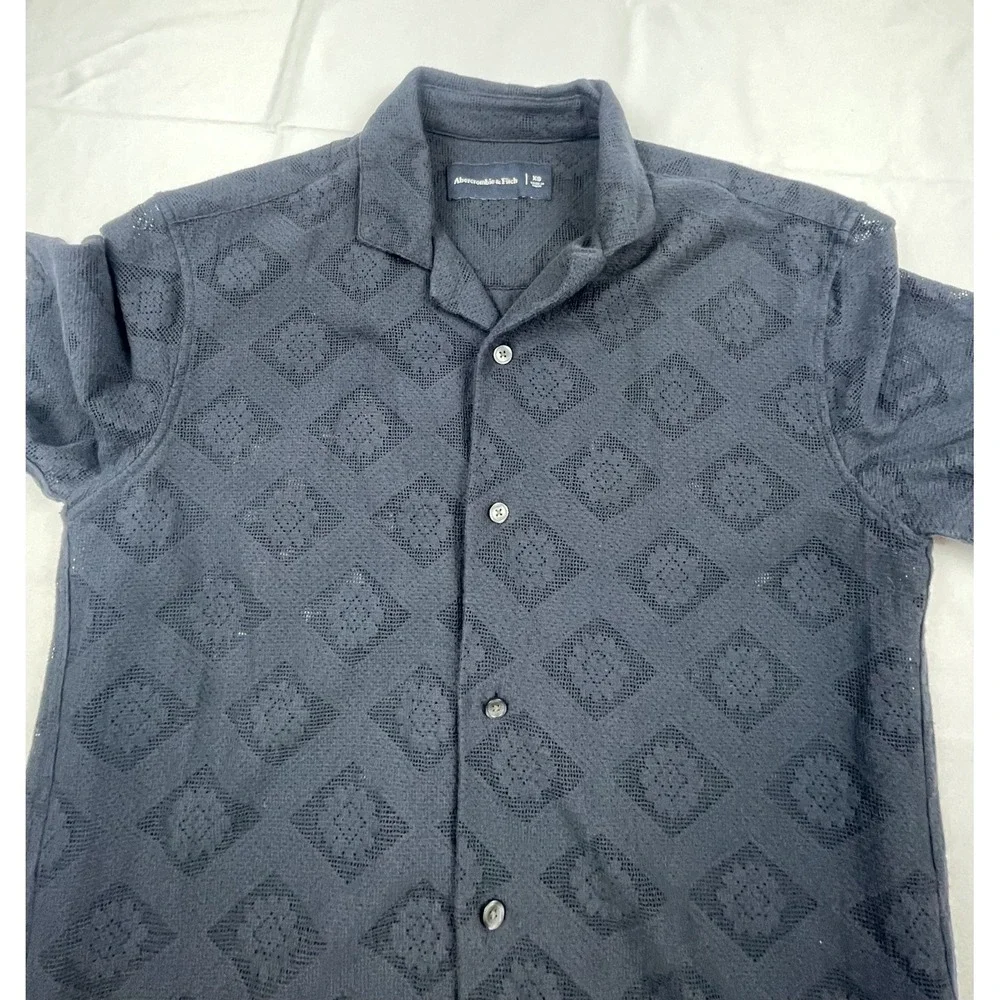 ABERCROMBIE & FITCH MENS XS BLACK GEOMETRIC OPEN KNIT CAMP SHIRT BUTTON FRONT